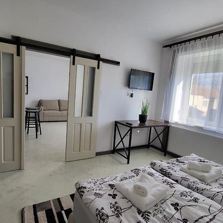 Relax Apartments Sarvar A1 外观 照片
