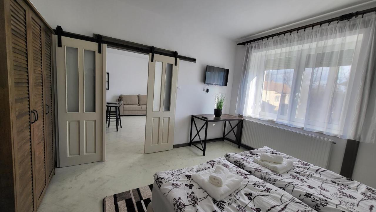 Relax Apartments Sarvar A1 外观 照片