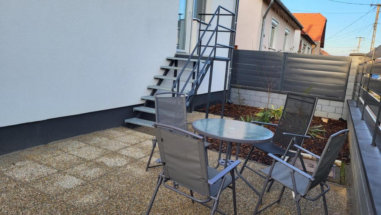 Relax Apartments Sarvar A1 外观 照片